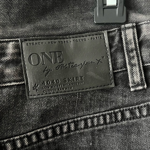 One Teaspoon Black 4040 Raw Hem Button Fly Micro Mini Skirt Denim Size 24 - Picture 5 of 8